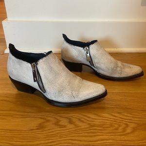 Frye Sacha Zip Shootie